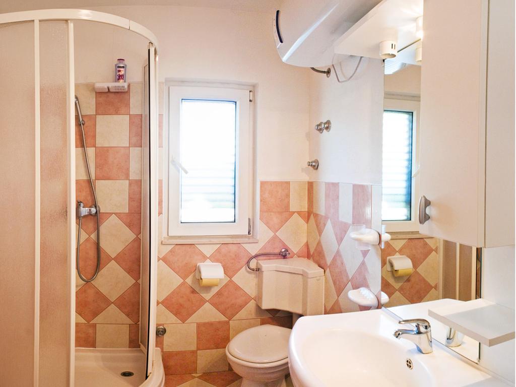 Apartments Villa Annika Slatine Room photo