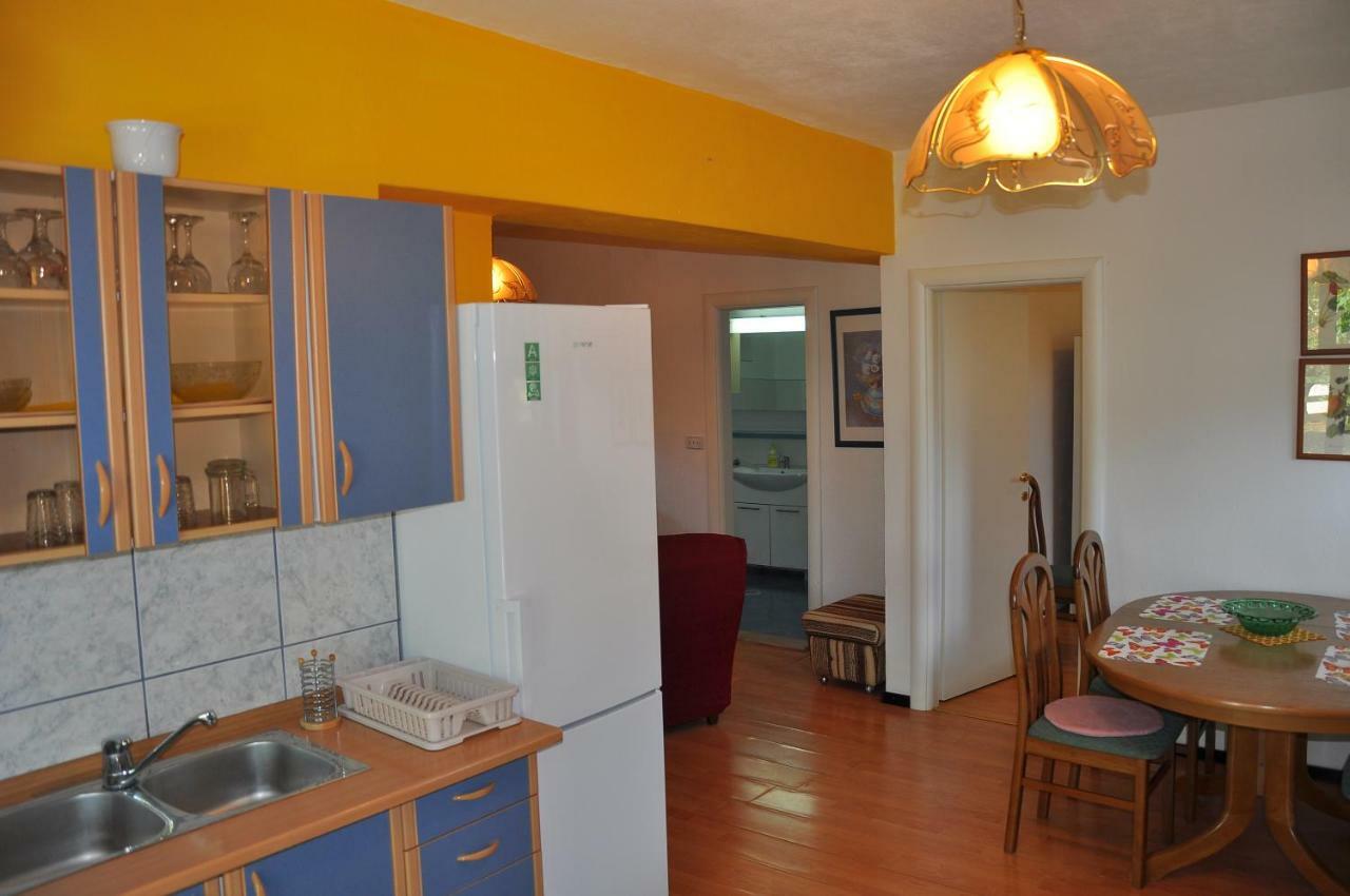 Apartments Villa Annika Slatine Exterior photo