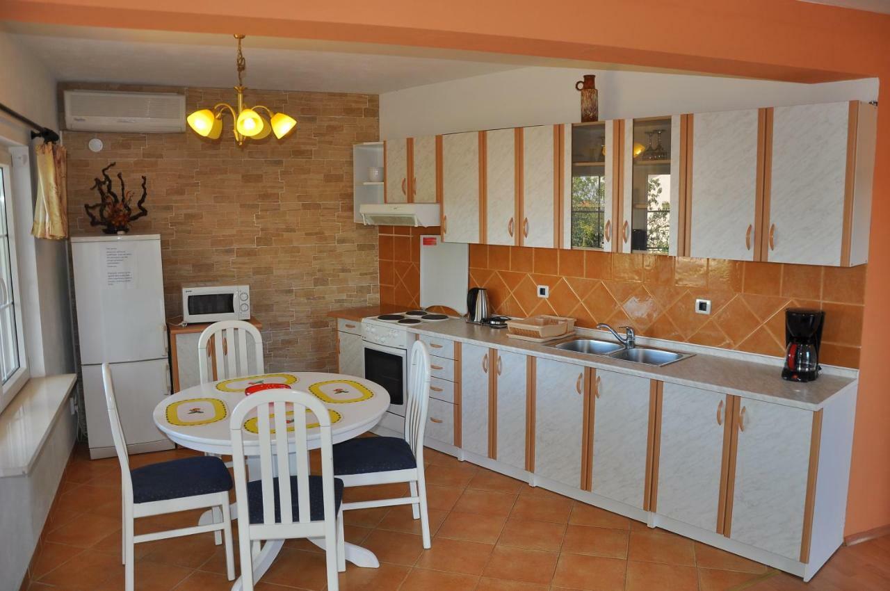 Apartments Villa Annika Slatine Exterior photo