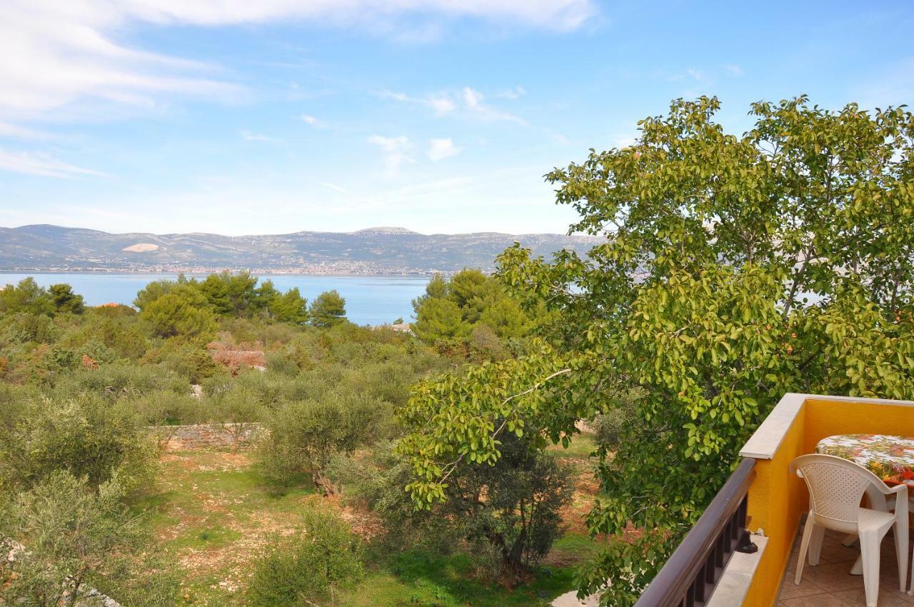 Apartments Villa Annika Slatine Exterior photo