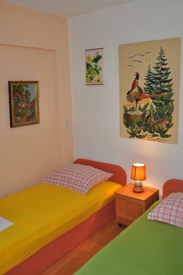 Apartments Villa Annika Slatine Exterior photo