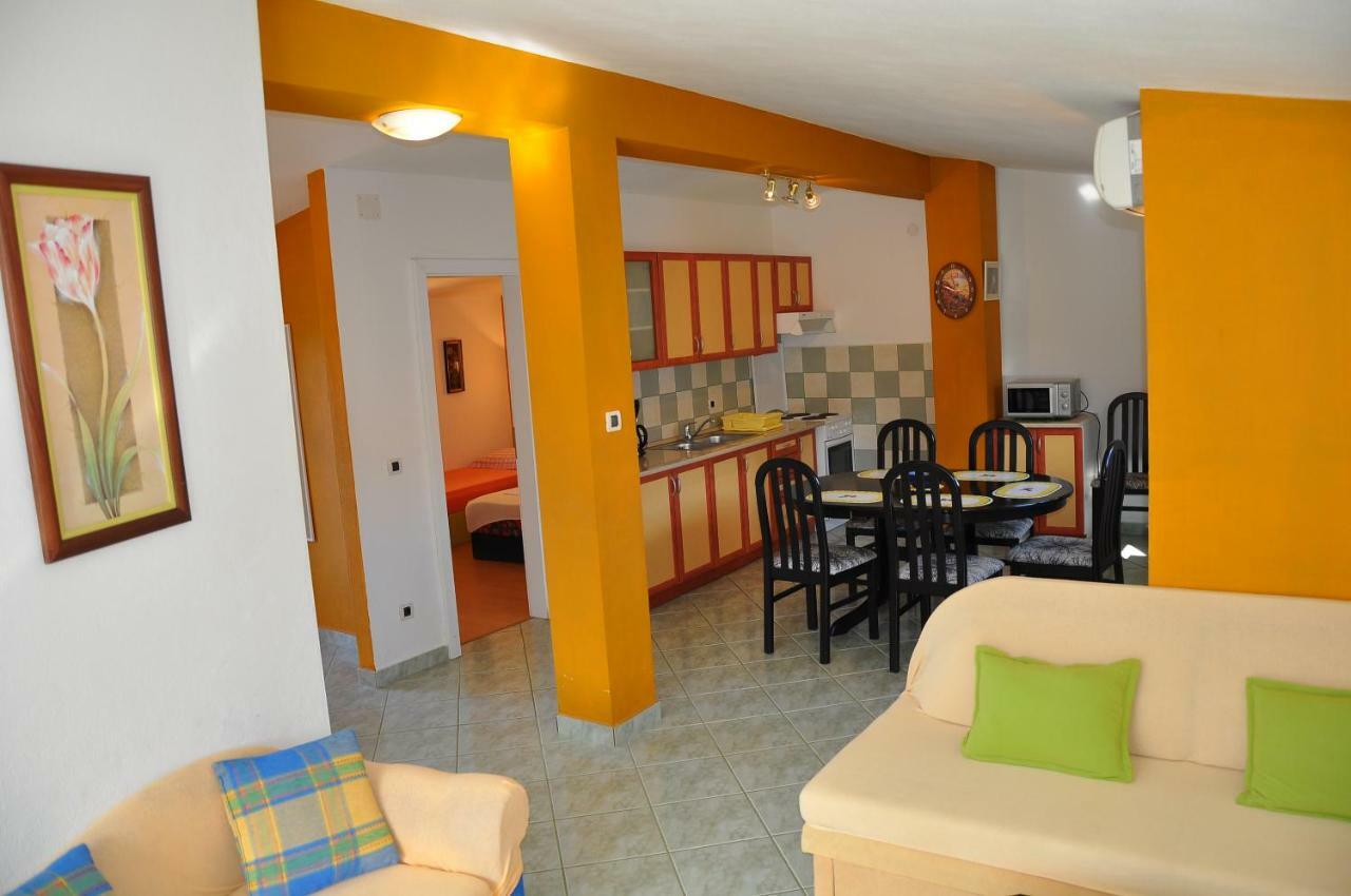 Apartments Villa Annika Slatine Exterior photo
